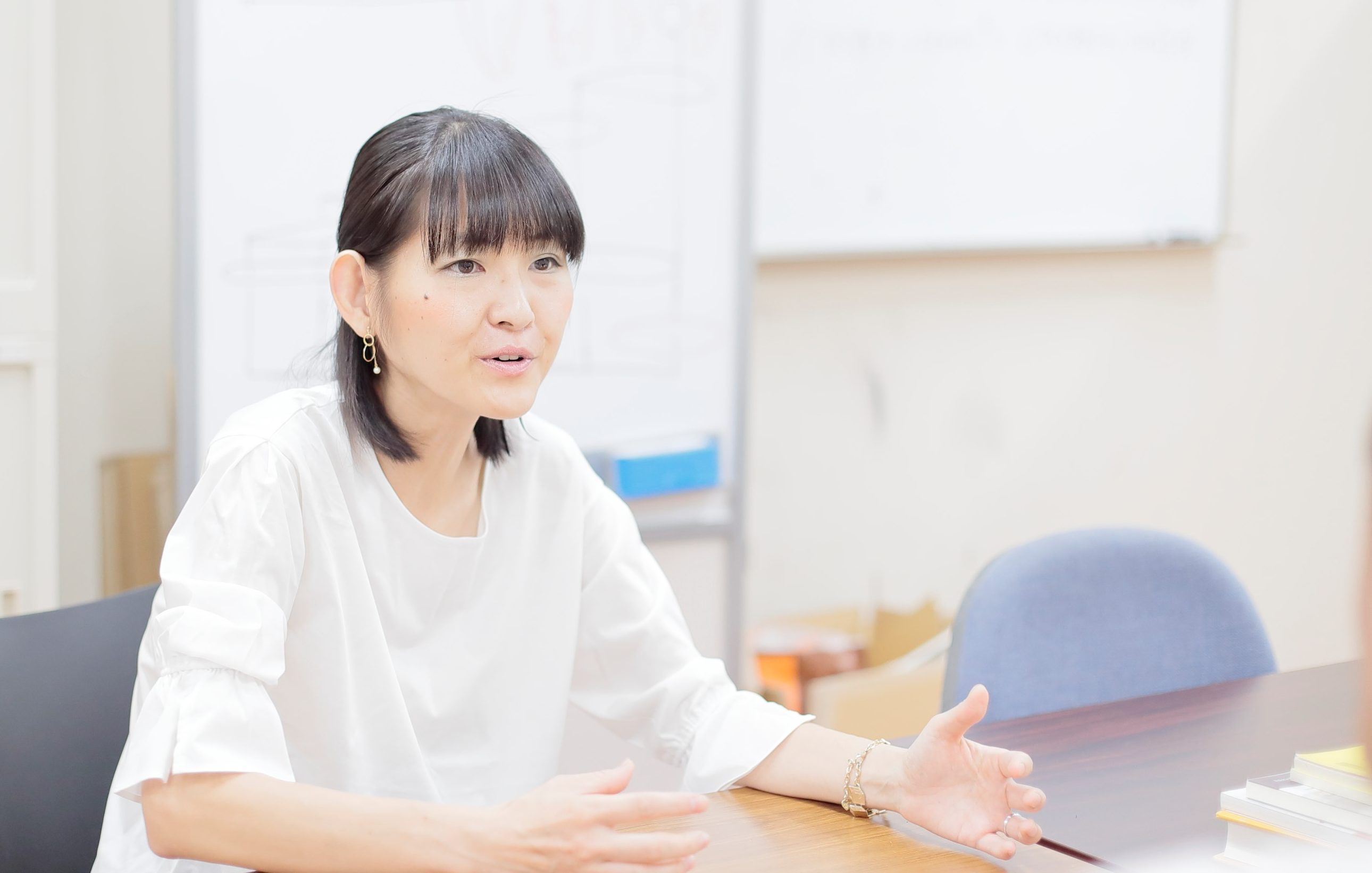 Vol.06 新庄玲子 准教授数学の面白さは、美術の中に潜んでいる | 中美