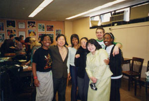 グローバル・クラスの参加生徒と再会した日本人教師たち（Ｅマロー高校で）