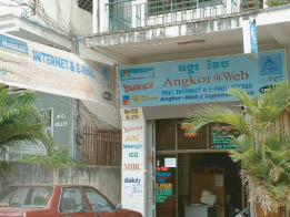 カンボジアのインターネットカフェ