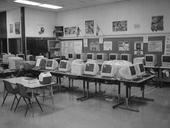 Ilima中学校のパソコン教室