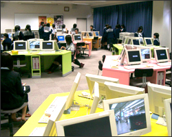 授業公開授業キャラバンでは，授業だけでなく，普段見ることのない他校の教室を見ることもできる。