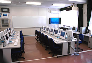 デザイン教室（iMacG5 23台）