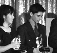 銀賞（Silver）を受賞した佐藤さん（左）